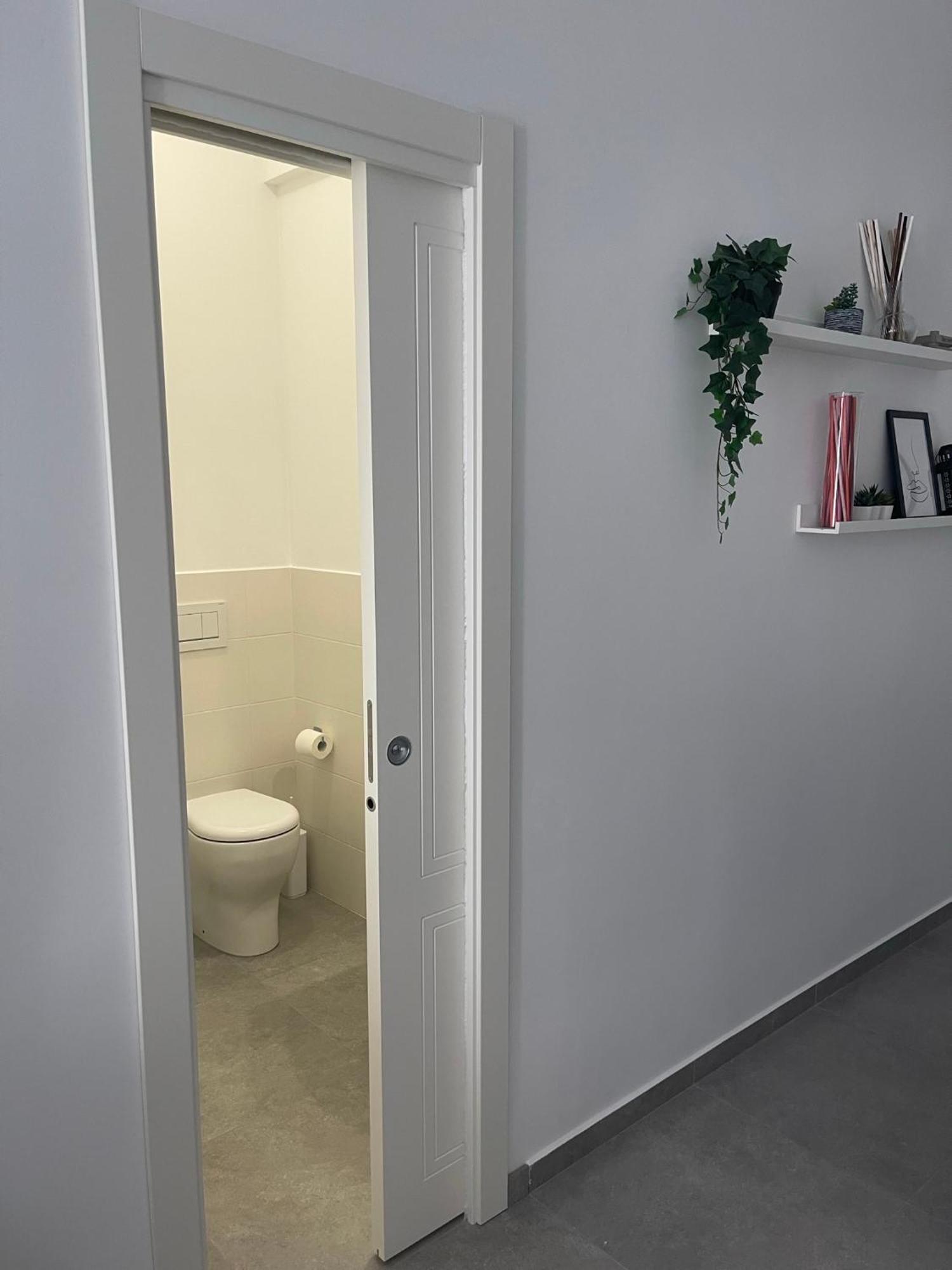 Deluxe Apartment Self Check In Parking Генуя Экстерьер фото